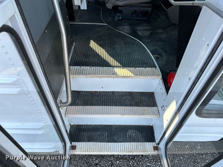 image for item OM9788 2007 Chevrolet  Express 3500 school bus