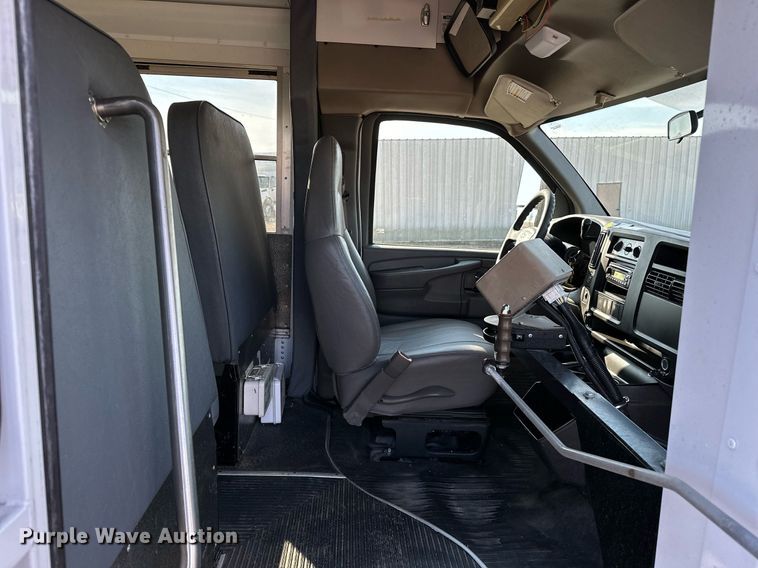image for item OM9788 2007 Chevrolet  Express 3500 school bus