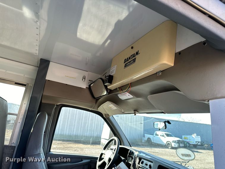 image for item OM9788 2007 Chevrolet  Express 3500 school bus