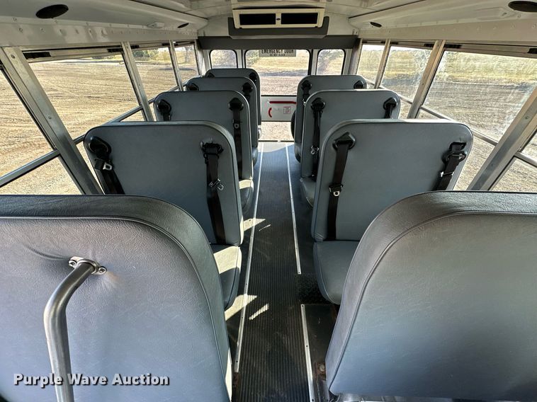 image for item OM9788 2007 Chevrolet  Express 3500 school bus