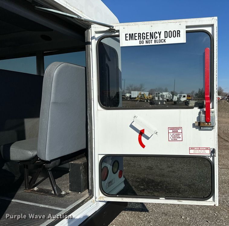 image for item OM9788 2007 Chevrolet  Express 3500 school bus