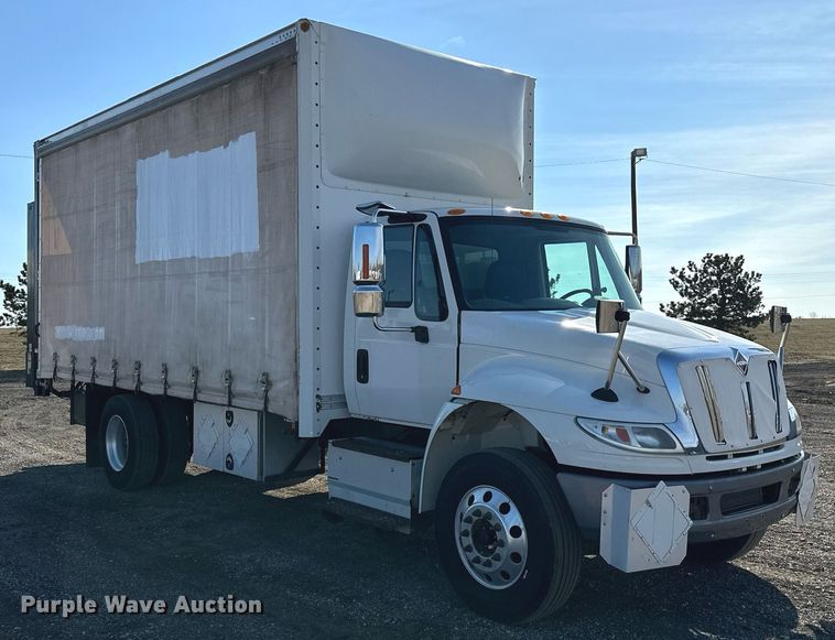 image for item OM9789 2016 International  4400 SBA side curtain box truck