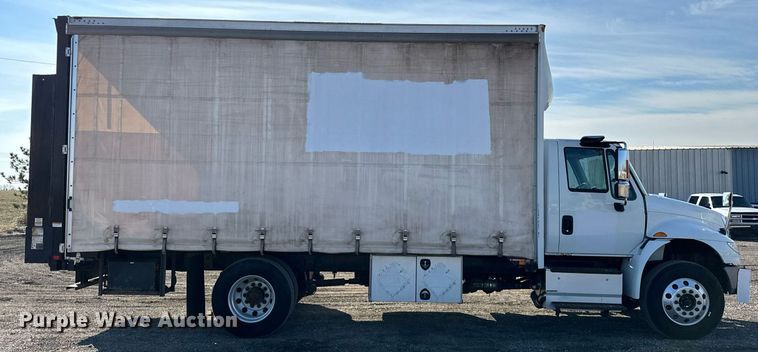 image for item OM9789 2016 International  4400 SBA side curtain box truck