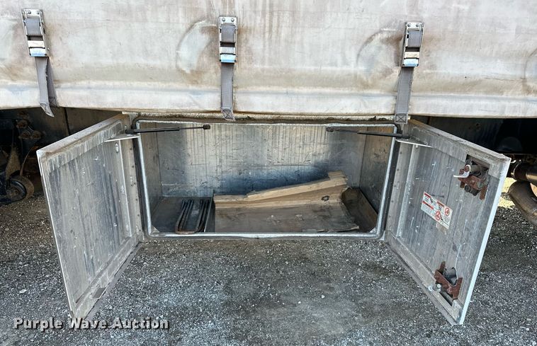 image for item OM9789 2016 International  4400 SBA side curtain box truck