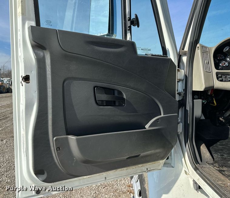 image for item OM9789 2016 International  4400 SBA side curtain box truck