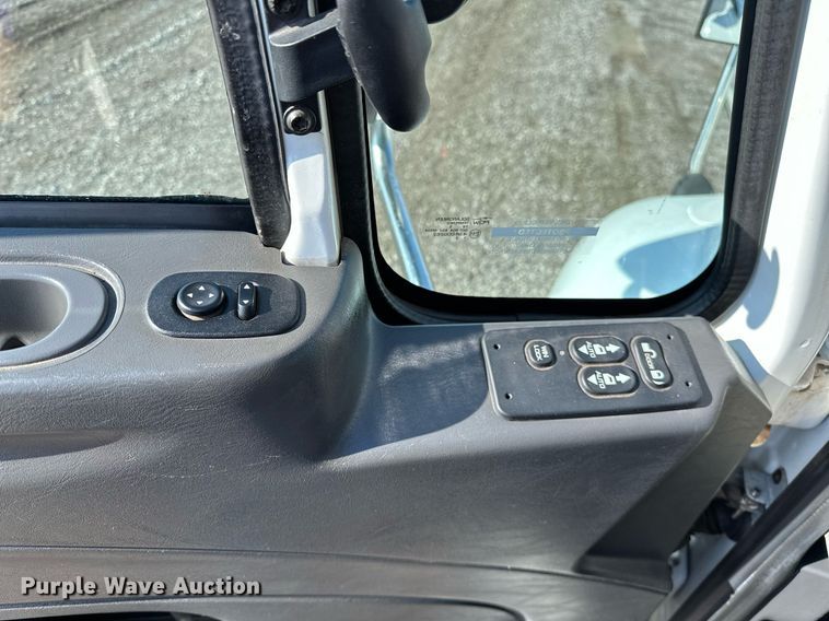 image for item OM9789 2016 International  4400 SBA side curtain box truck