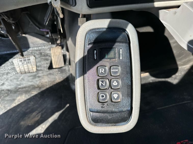 image for item OM9789 2016 International  4400 SBA side curtain box truck