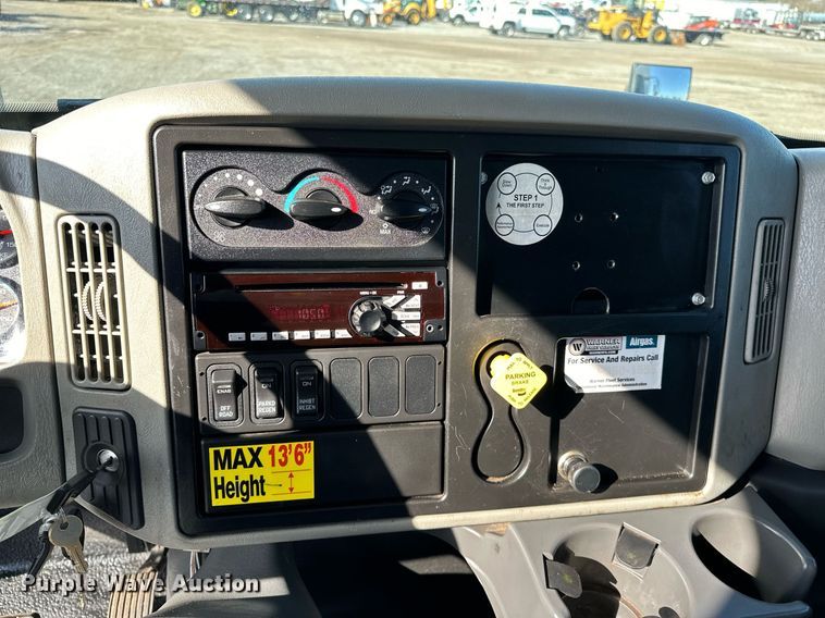 image for item OM9789 2016 International  4400 SBA side curtain box truck