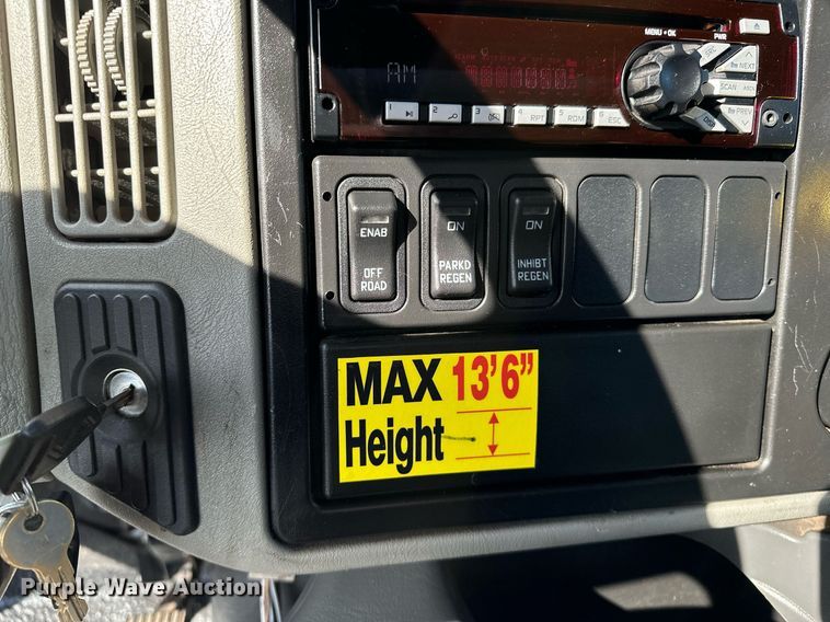 image for item OM9789 2016 International  4400 SBA side curtain box truck