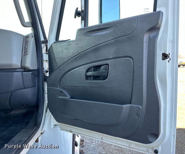 image for item OM9789 2016 International  4400 SBA side curtain box truck