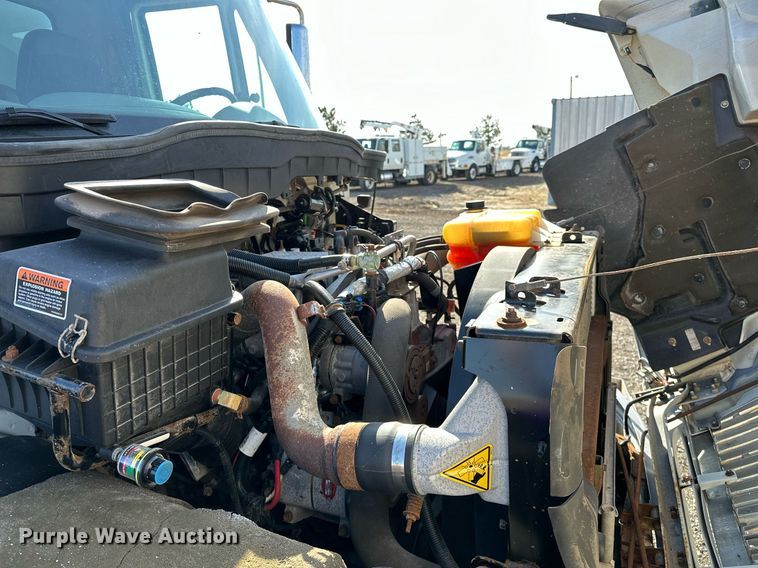 image for item OM9789 2016 International  4400 SBA side curtain box truck