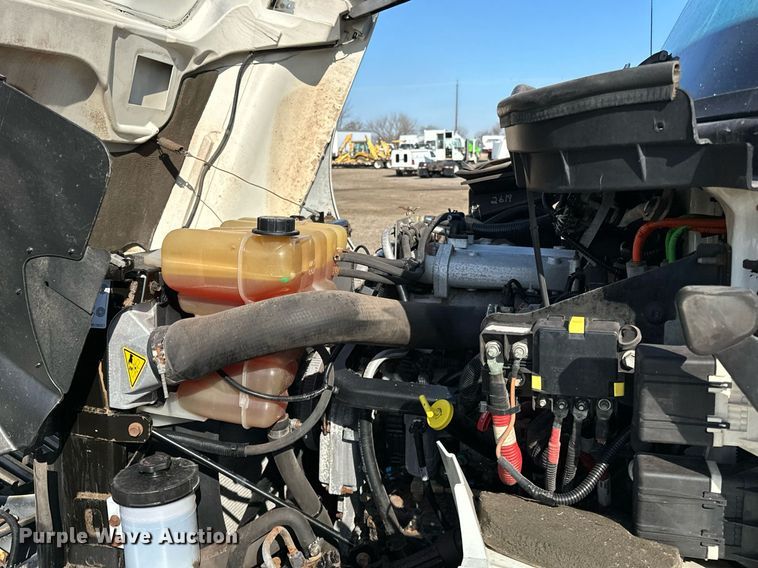 image for item OM9789 2016 International  4400 SBA side curtain box truck