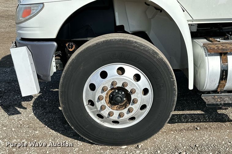 image for item OM9789 2016 International  4400 SBA side curtain box truck