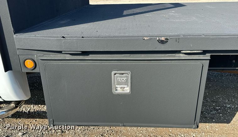 image for item OM9799 2015 Ford F450 Super Duty flatbed truck