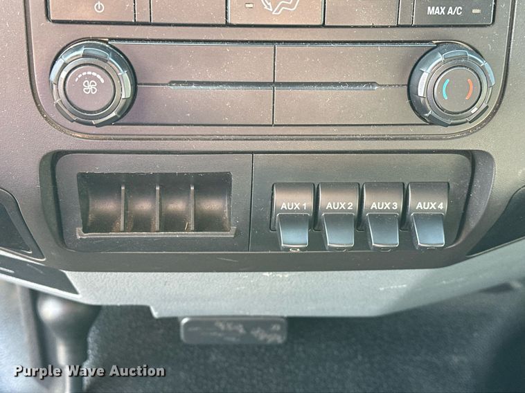 image for item OM9799 2015 Ford F450 Super Duty flatbed truck