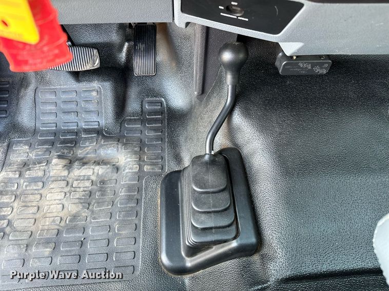 image for item OM9799 2015 Ford F450 Super Duty flatbed truck