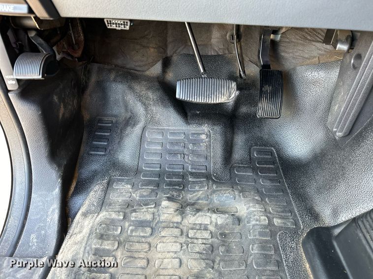 image for item OM9799 2015 Ford F450 Super Duty flatbed truck