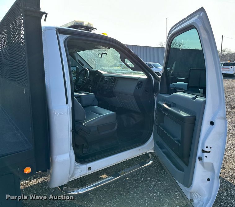 image for item OM9799 2015 Ford F450 Super Duty flatbed truck