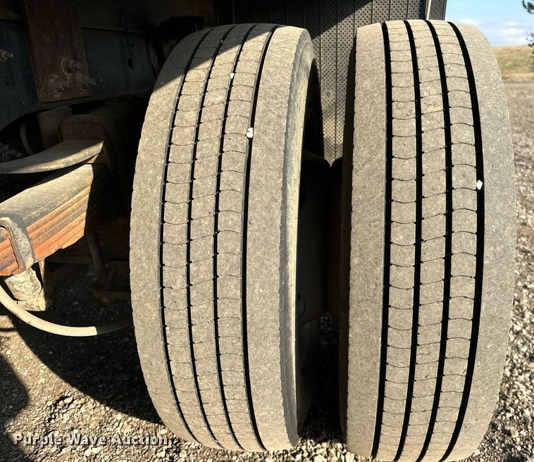 image for item OM9799 2015 Ford F450 Super Duty flatbed truck