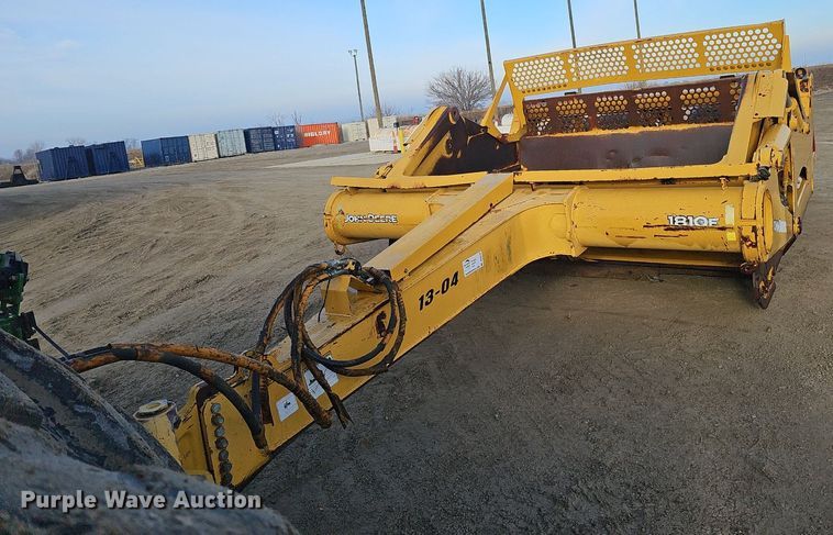 image for item DK0536 2004 John Deere 1810E scraper