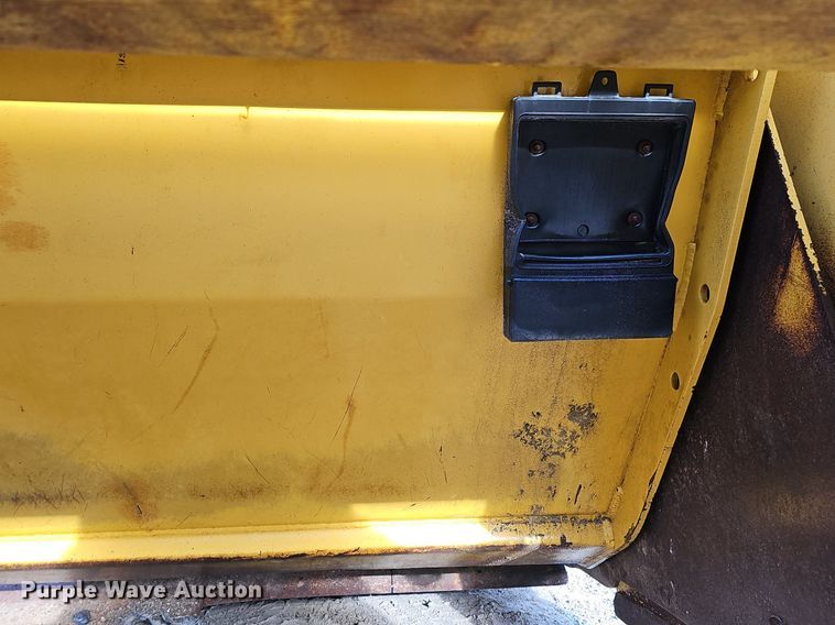 image for item DK0536 2004 John Deere 1810E scraper