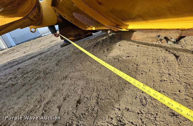 image for item DK0536 2004 John Deere 1810E scraper