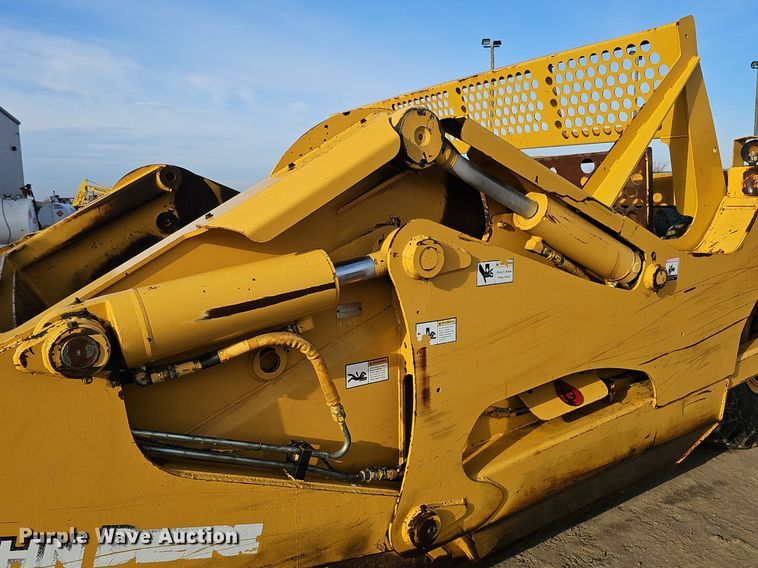 image for item DK0536 2004 John Deere 1810E scraper