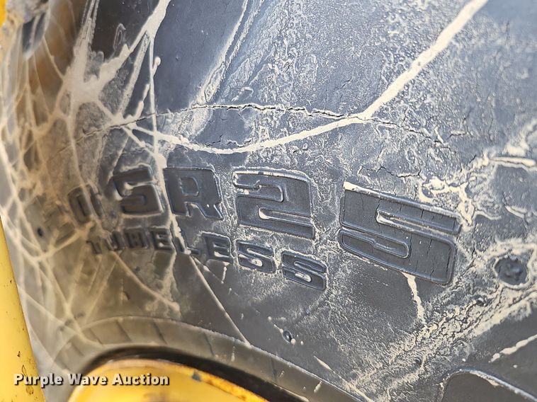 image for item DK0536 2004 John Deere 1810E scraper