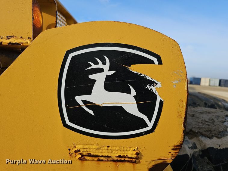 image for item DK0536 2004 John Deere 1810E scraper