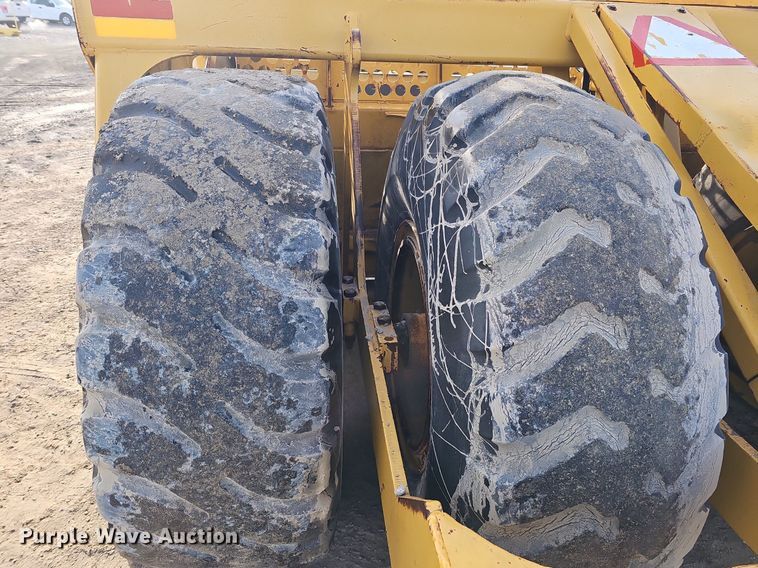 image for item DK0536 2004 John Deere 1810E scraper