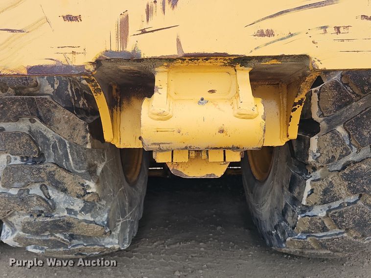 image for item DK0537 2008 John Deere 1810E scraper