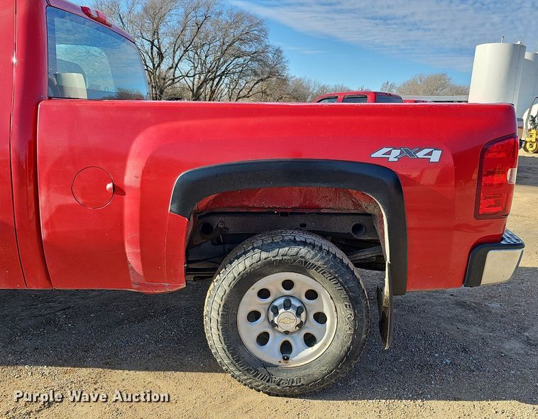 image for item DK0562 2010 Chevrolet Silverado 1500 Ext. Cab pickup truck