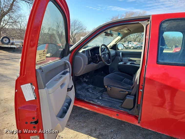 image for item DK0562 2010 Chevrolet Silverado 1500 Ext. Cab pickup truck