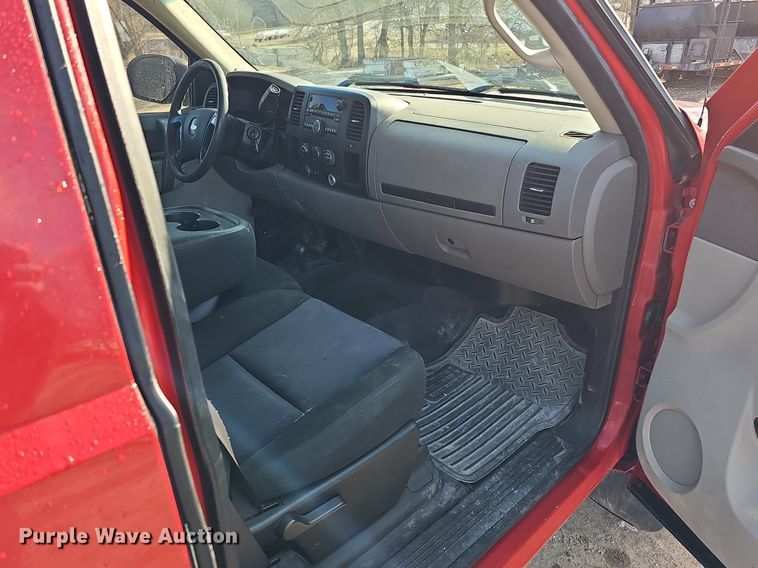 image for item DK0562 2010 Chevrolet Silverado 1500 Ext. Cab pickup truck