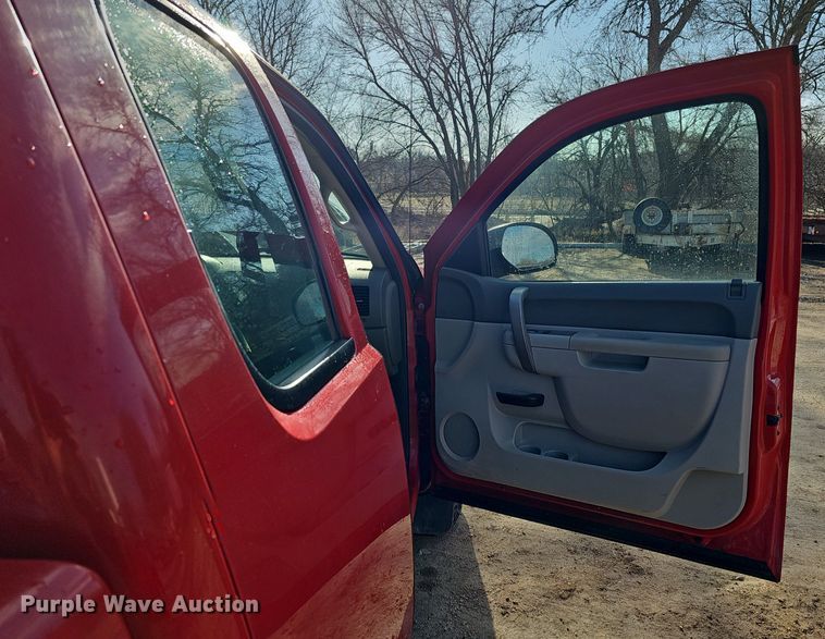 image for item DK0562 2010 Chevrolet Silverado 1500 Ext. Cab pickup truck