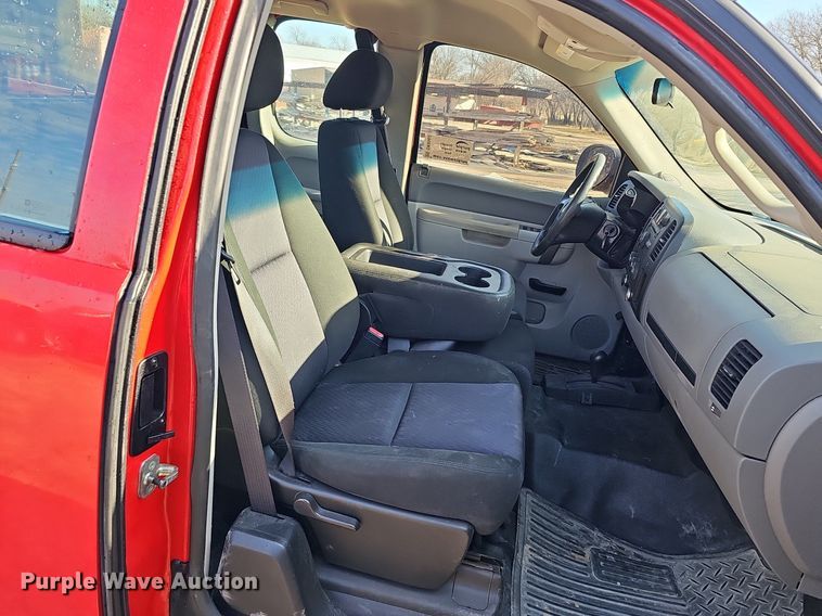 image for item DK0562 2010 Chevrolet Silverado 1500 Ext. Cab pickup truck