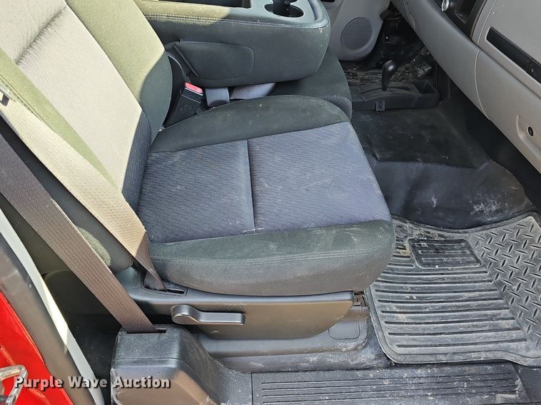 image for item DK0562 2010 Chevrolet Silverado 1500 Ext. Cab pickup truck