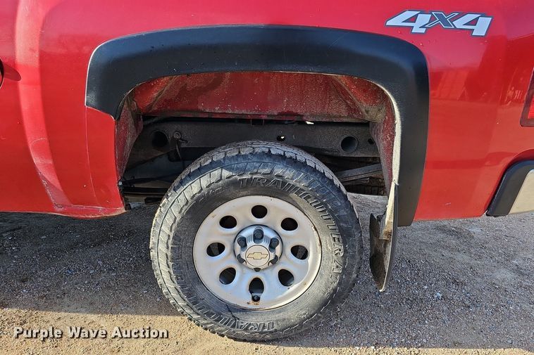 image for item DK0562 2010 Chevrolet Silverado 1500 Ext. Cab pickup truck