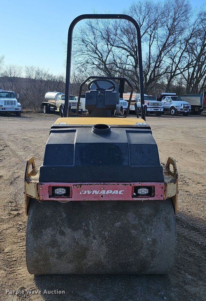 image for item DK0566 DynaPac CC122 double drum vibratory roller