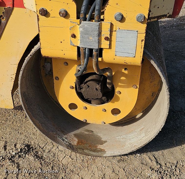 image for item DK0566 DynaPac CC122 double drum vibratory roller