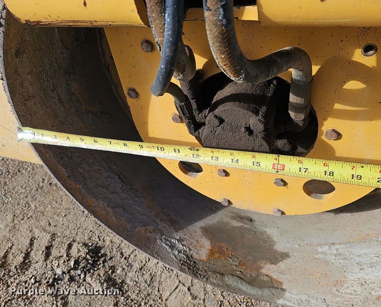 image for item DK0566 DynaPac CC122 double drum vibratory roller