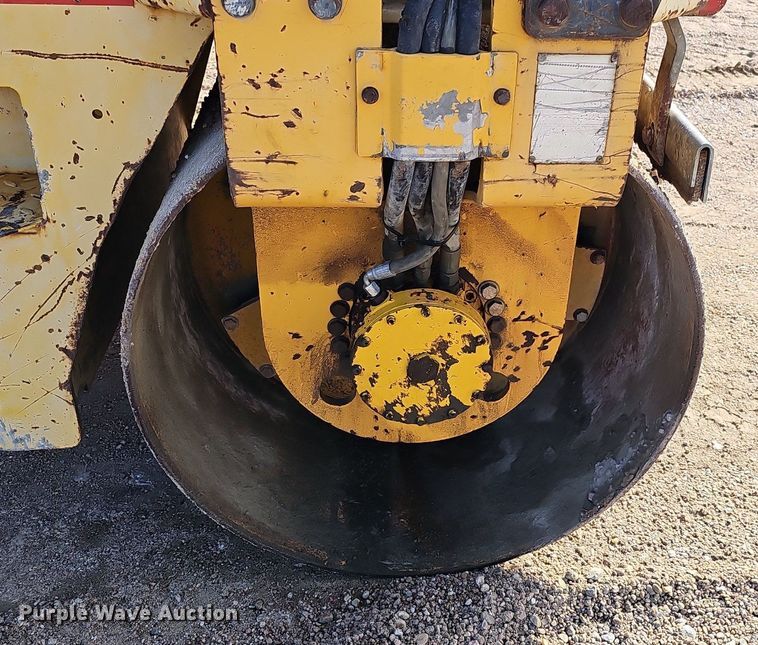 image for item DK0566 DynaPac CC122 double drum vibratory roller