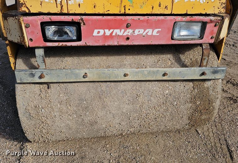 image for item DK0566 DynaPac CC122 double drum vibratory roller