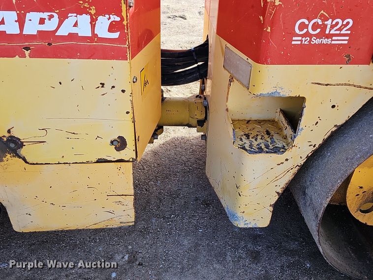 image for item DK0566 DynaPac CC122 double drum vibratory roller