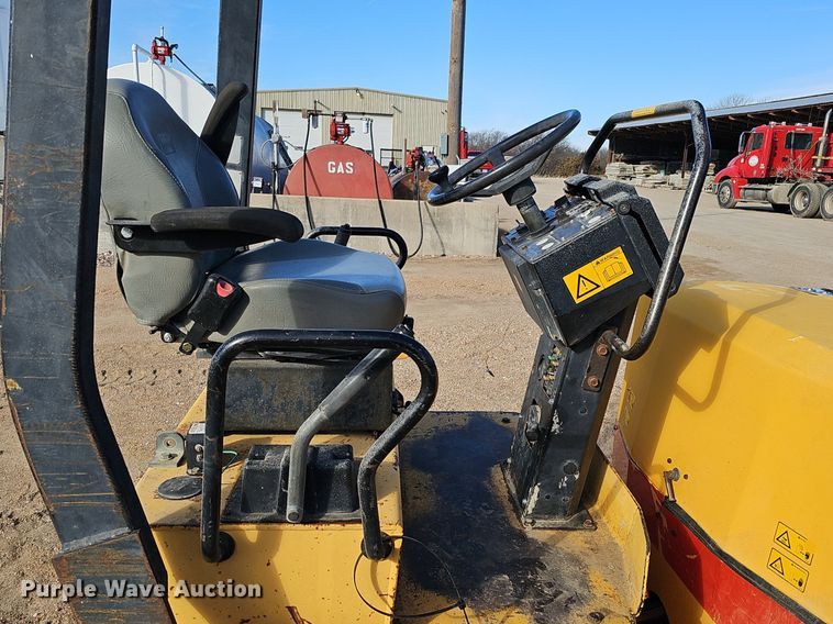 image for item DK0566 DynaPac CC122 double drum vibratory roller