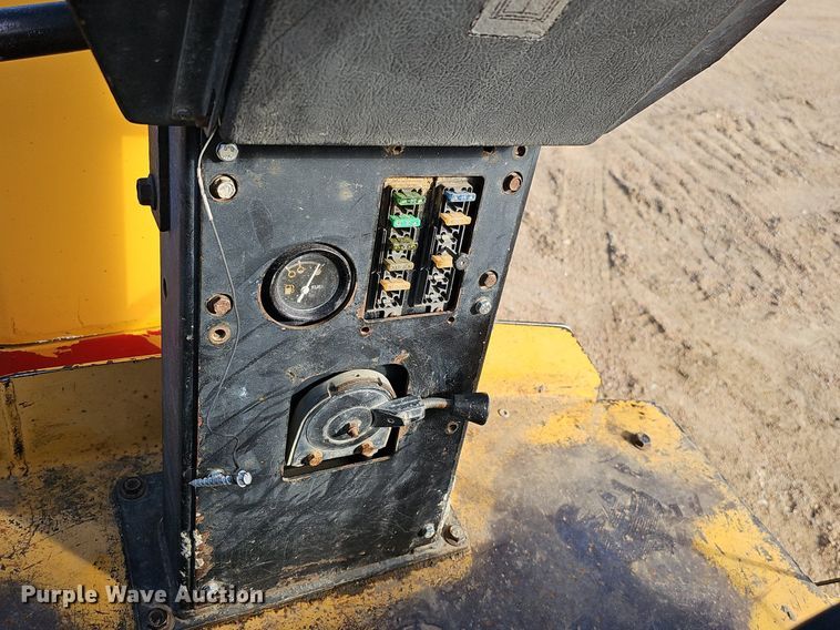 image for item DK0566 DynaPac CC122 double drum vibratory roller