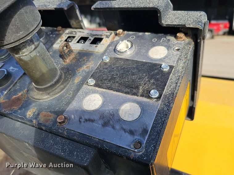 image for item DK0566 DynaPac CC122 double drum vibratory roller