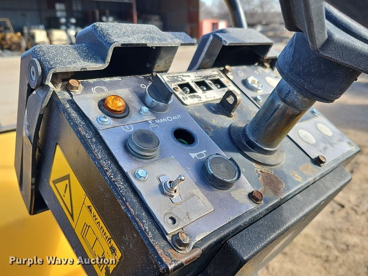 image for item DK0566 DynaPac CC122 double drum vibratory roller