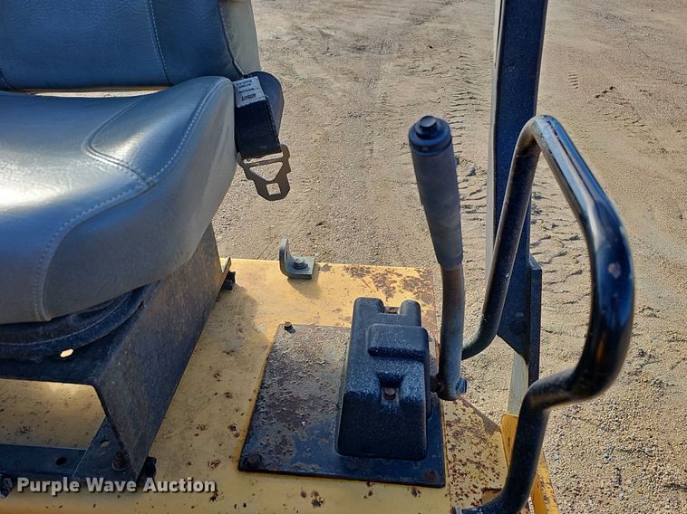 image for item DK0566 DynaPac CC122 double drum vibratory roller