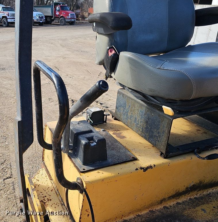 image for item DK0566 DynaPac CC122 double drum vibratory roller